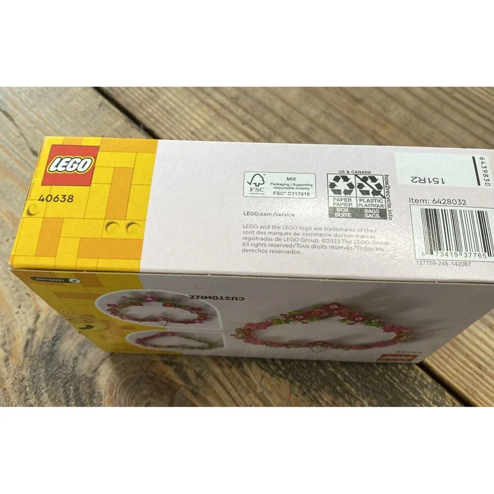 LEGO Heart Ornament Building Set - Creative Décor for Ages 9+ - 40638
